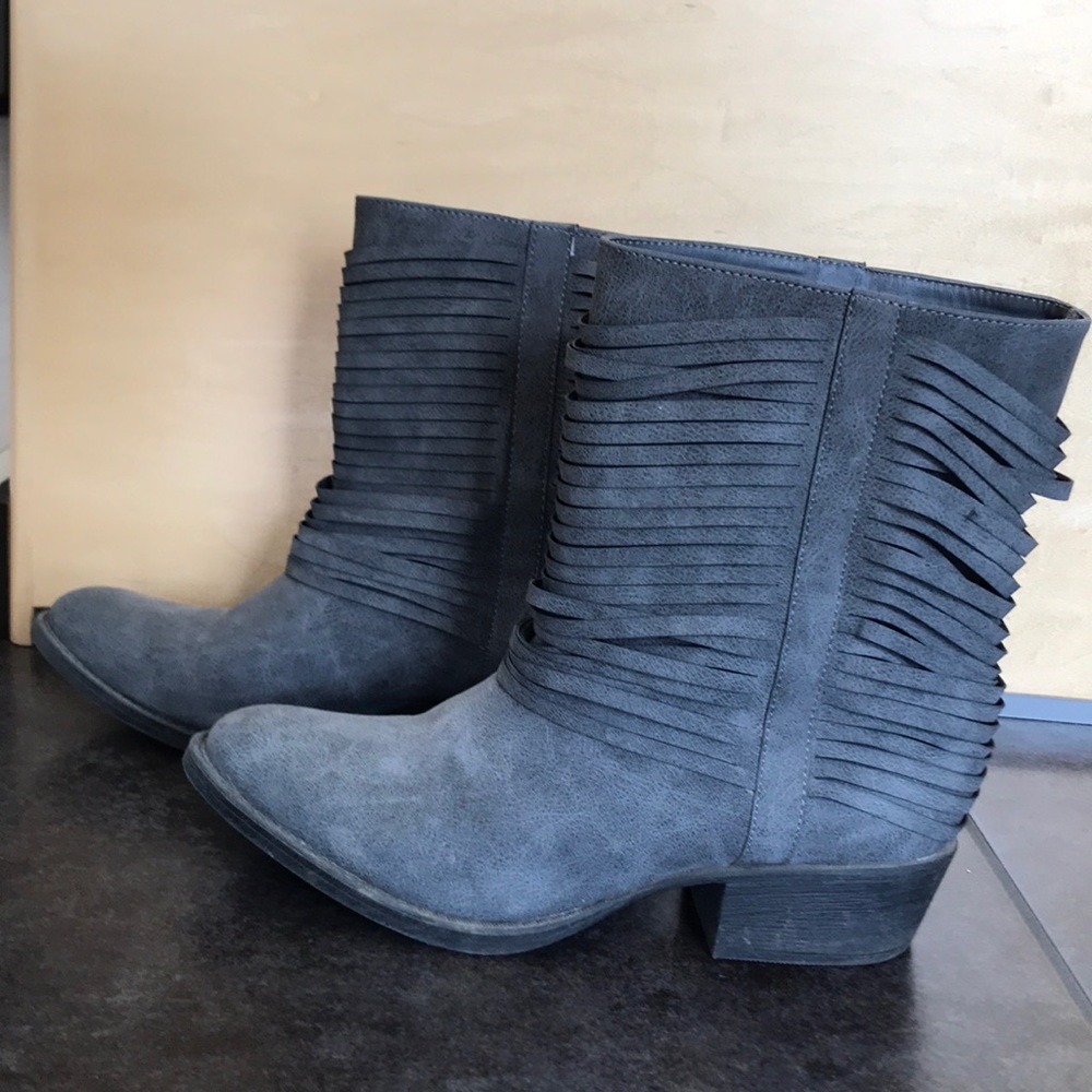 Women’s Heeled Pointed-Toe Booties